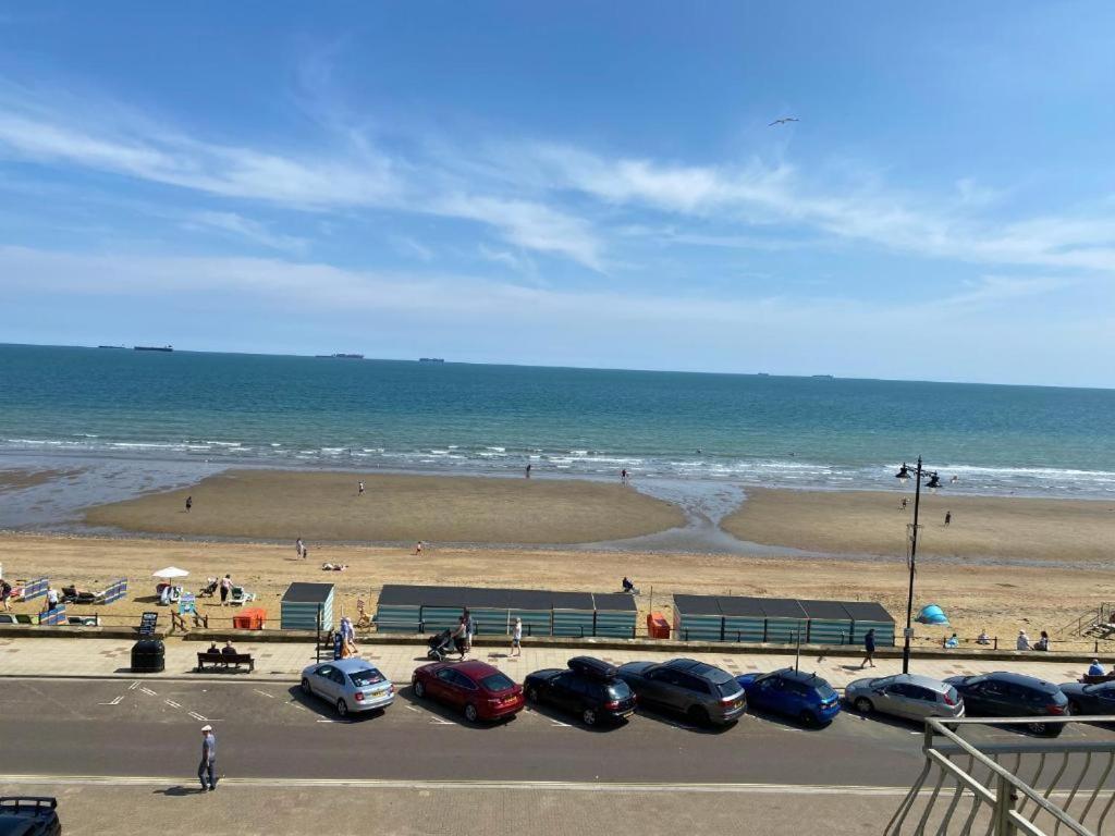 Bay View - Seafront, Sandown - Free Car Ferry For Bookings Of 3 Or More Nights, Subject To Availability ภายนอก รูปภาพ